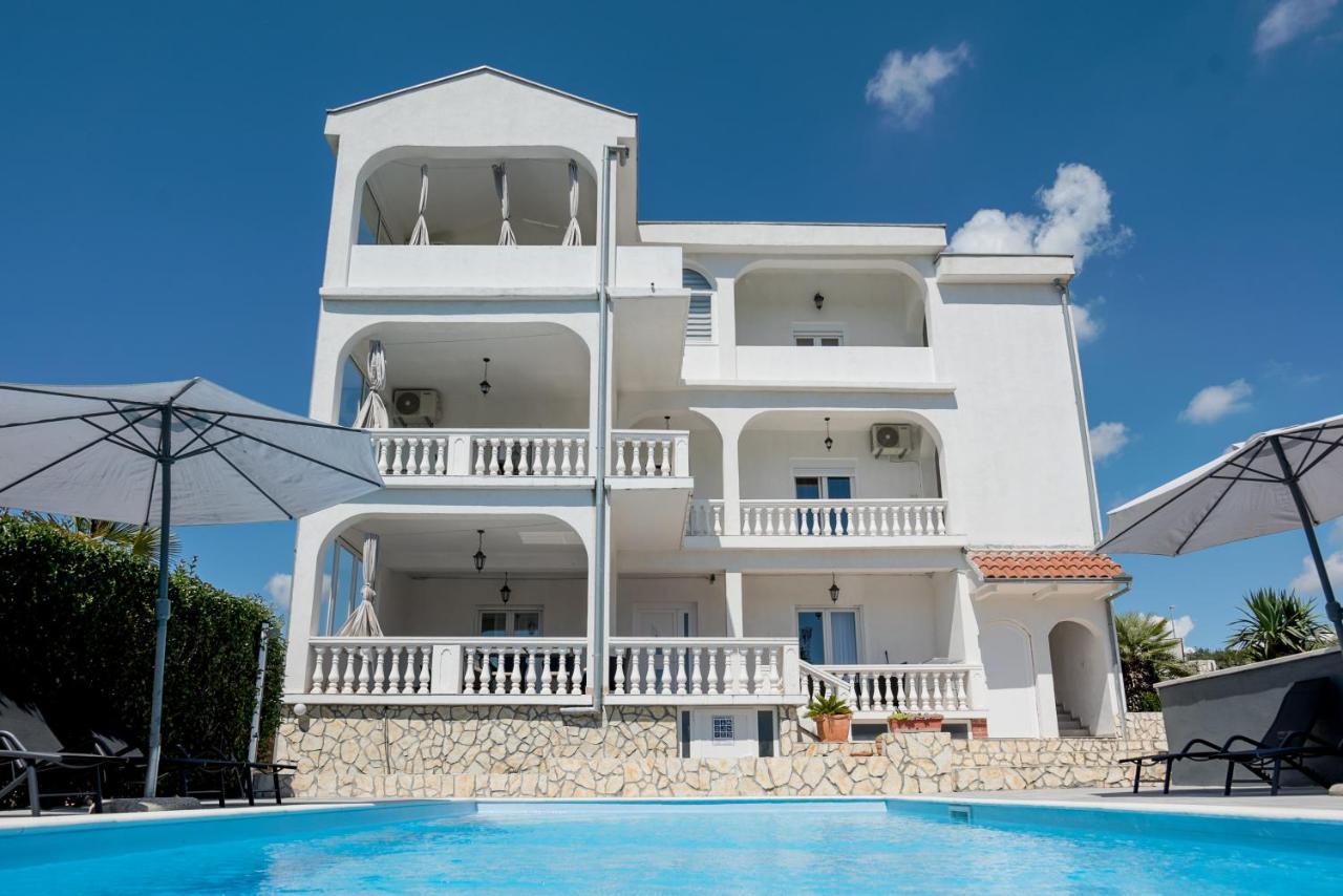 Natura With Private Pool Appartement *